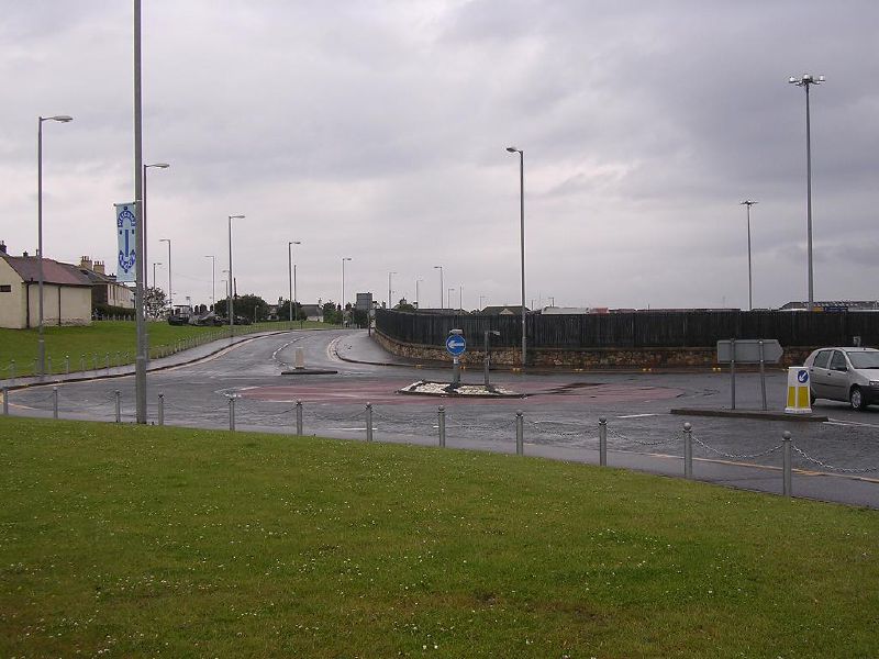 File:Poor roundabout - Coppermine - 13991.JPG
