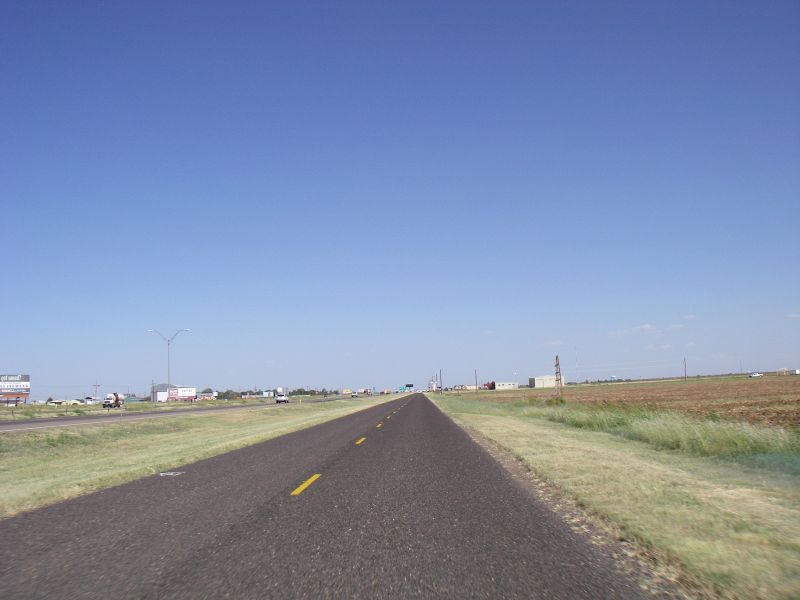 File:20170919-2215 - I-40 southern frontage road heading east, Amarillo, TX 35.1895183N 102.0029609W.jpg