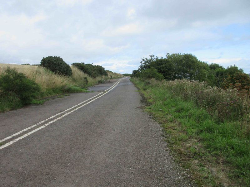 File:Abandoned A92 at Hawkhill.jpg