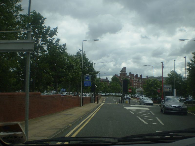 File:SAS sign accompanying a lifting bollard at the Fishergate center in Preston - Coppermine - 13955.jpg