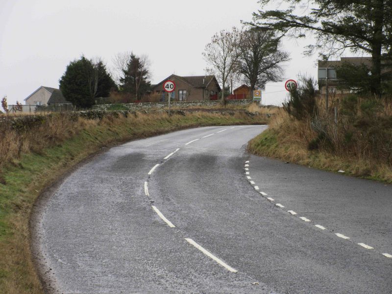 File:Up the hill to Craichie.jpg