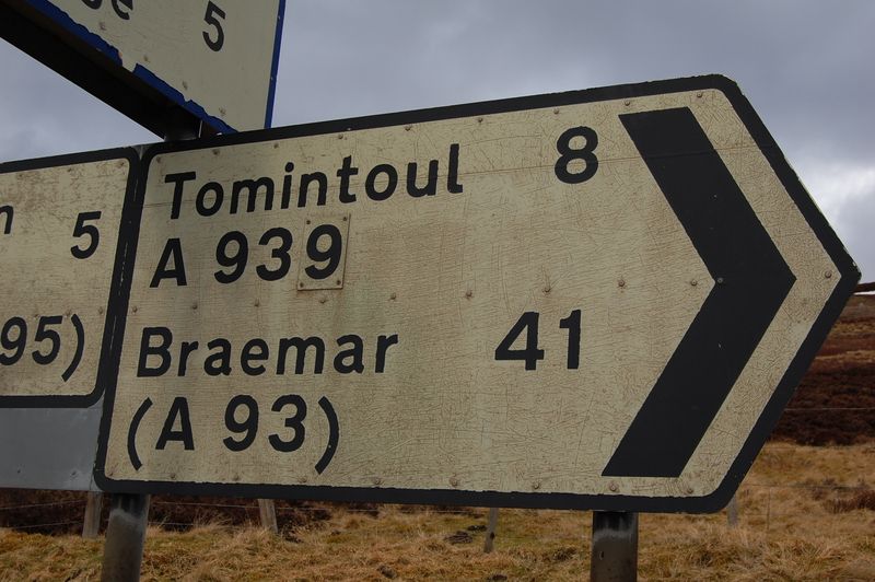 File:Direction sign on A939.jpg