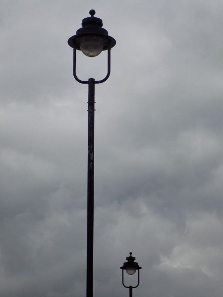 File:IMG 1057.JPG vintage style street lights.jpg