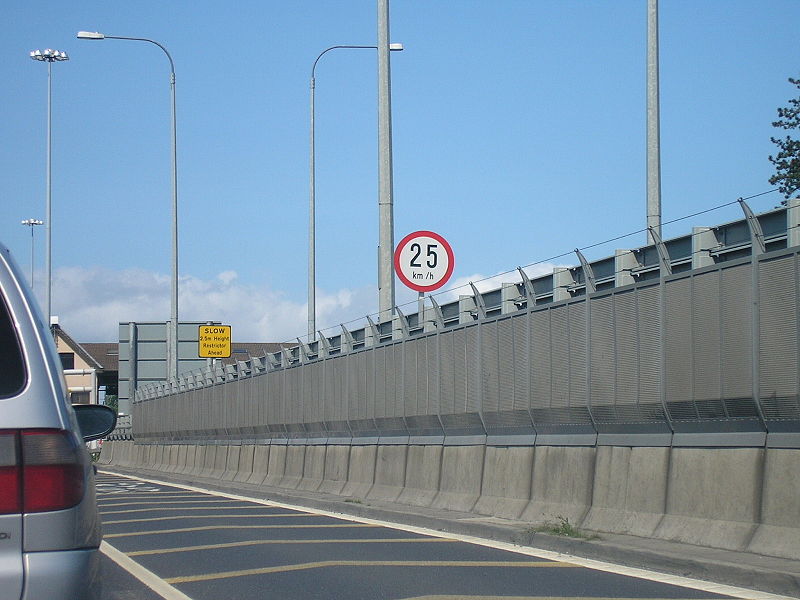 File:M50 Northbound, approaching toll, on bridge itself. Didn't know 25kmph limits were allowed?! - Coppermine - 11924.JPG