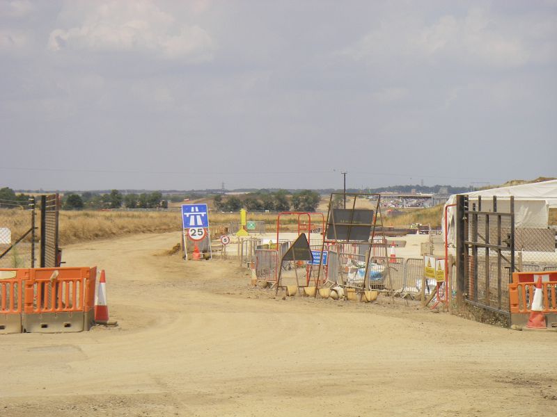 File:20180714-1237 - Use of Motorway signs in A14 works site compound 52.313545N 0.249908W.jpg