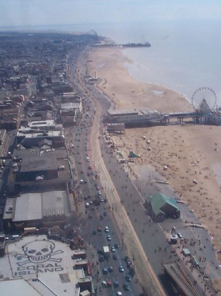 File:Blackpool Golden mile from above - Geograph - 6019.jpg