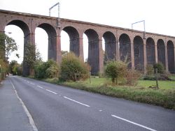 Digswell or Welwyn Viaduct - Geograph - 1557515.jpg