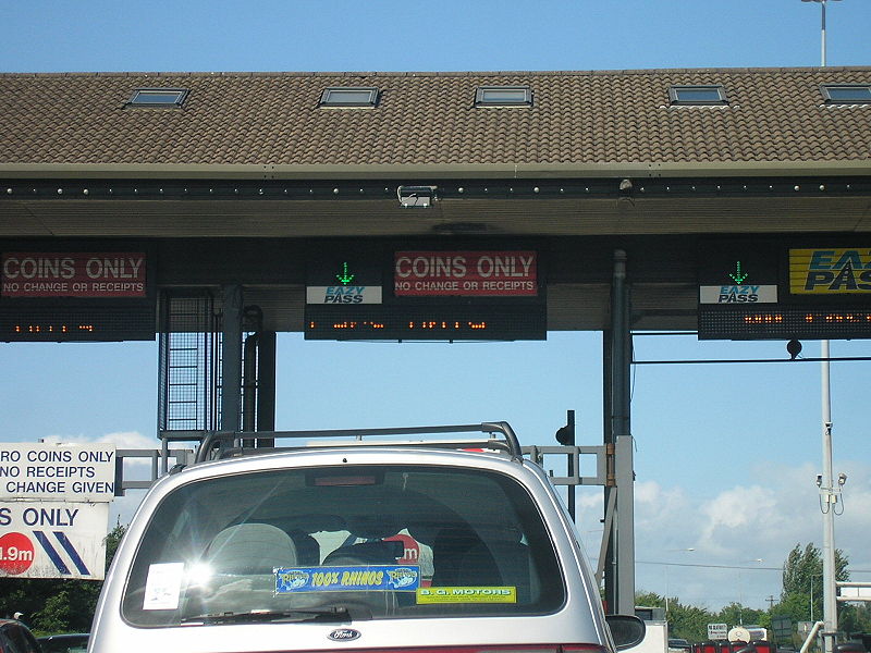 File:M50 Northbound, approaching toll - Coppermine - 11921.JPG