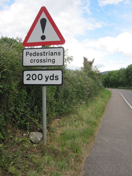 File:A82 Drumnadrochit - pedestrians crossing 200 yds.jpg