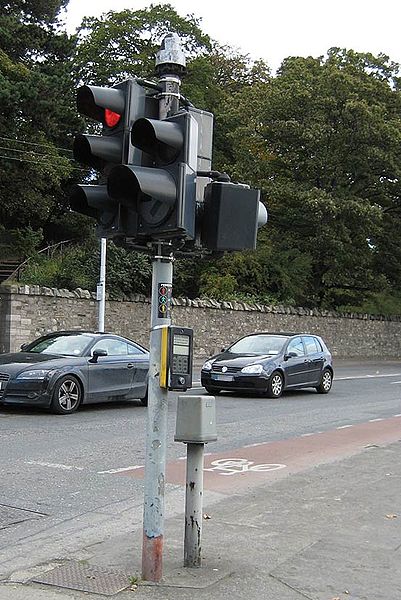 File:Old Serco branded Futurit signals, Islandbridge Dublin - Coppermine - 15578.jpg