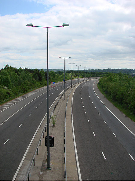 File:M23 - M25 junction - Coppermine - 18120.jpg