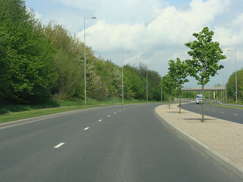 File:A5223 north of Newdale Cross.jpg
