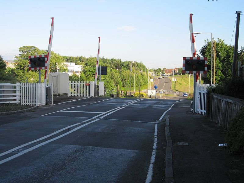 File:Halbeath level crossing.jpg