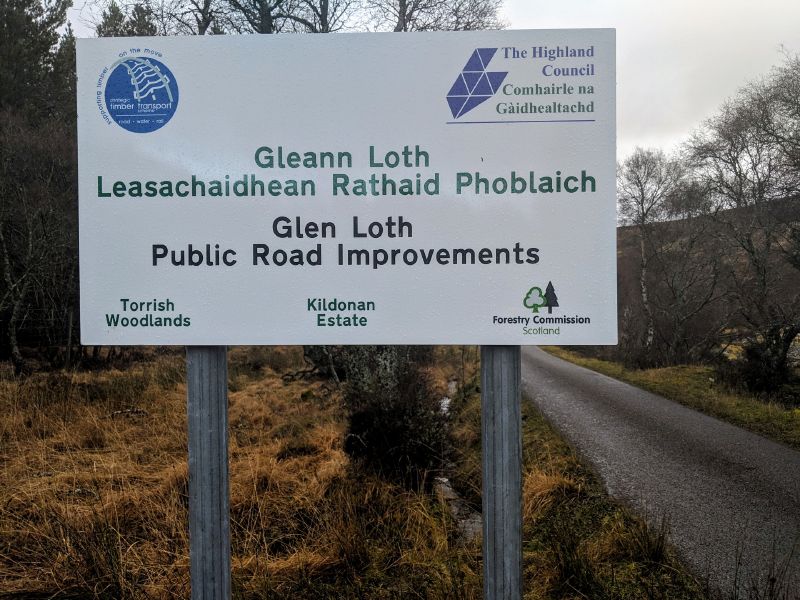 File:U2810 Glen Loth Road - Road improvements sign.jpg