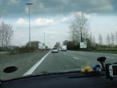 E40 now heading south towards Brugge, Ghent and Brussels. And with a car in lane 3, very rare in parts of belguim - Coppermine - 5398.JPG