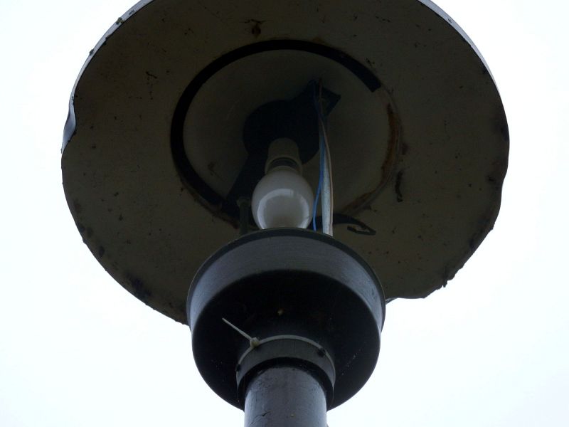 File:Broken mercury light.jpg