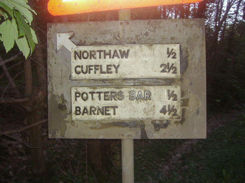 File:Potters Bar sign use.JPG