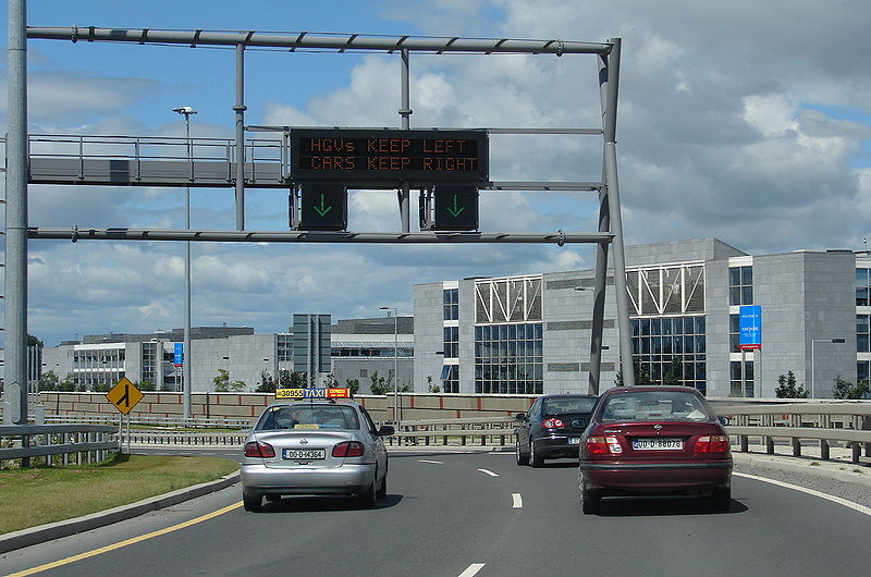 File:M50 Dublin Port tunnel approaching toll plaza - Coppermine - 14346.JPG
