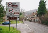 Confusing Roadsign, Streatley - Geograph - 1440264.jpg