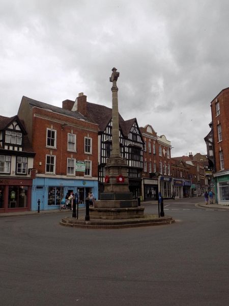 File:IMG 0978.JPG Tewkesbury Cross & War Memorial.jpg