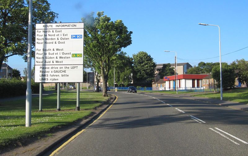 File:Rosyth multi-lingual route information sign.jpg