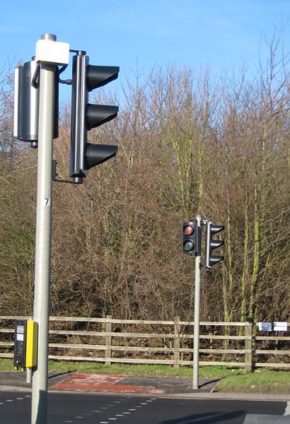 File:Swarco Motus AluStar traffic lights, Swanley Kent - Coppermine - 16847.jpg