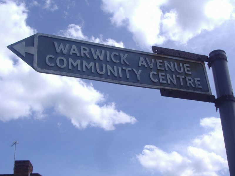 File:Warwick Av sign use.JPG