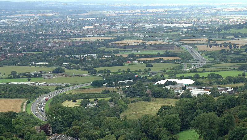 File:A417 Gloucester looking from Birdlip Hill - Coppermine - 14823.jpg