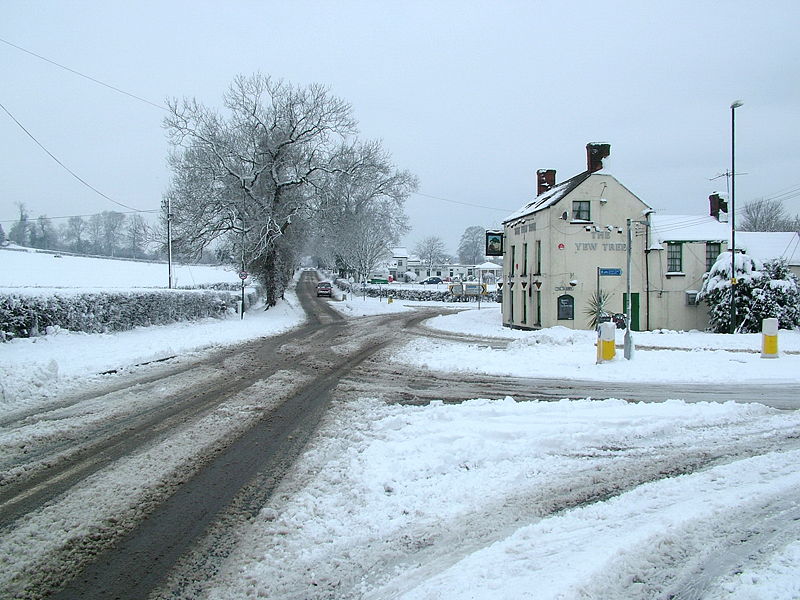 File:B4060 and B4066 crossroads in the snow.jpg