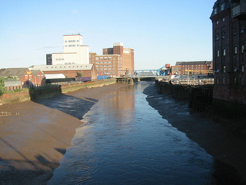 File:A165 Hull River Bridge WigWags - Coppermine - 14301.JPG