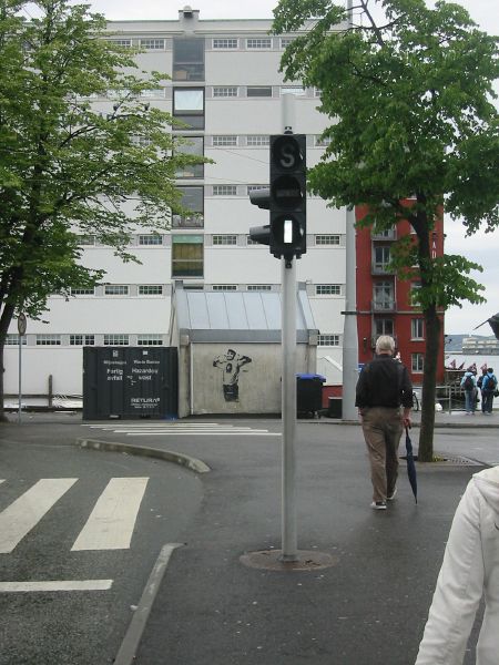 File:Norway, Bergen Peek Electric Bus Signal Head - Coppermine - 14292.JPG