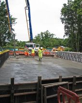 Brasley Bridge- the new widened deck - Geograph - 4596046.jpg