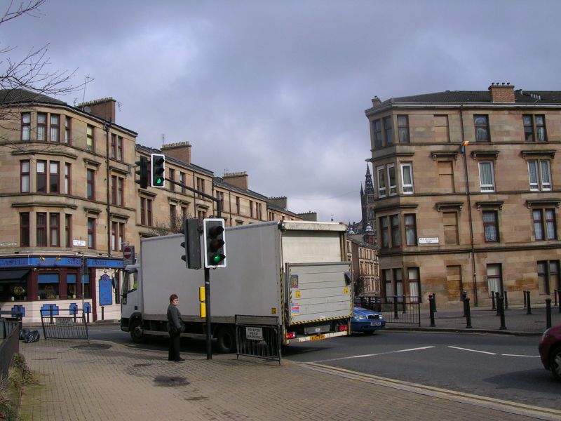 File:Woman using the puffin on Yorkhill Street in Glasgow - Coppermine - 5313.JPG