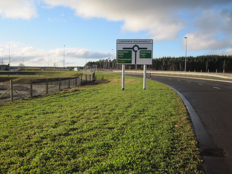 File:Cowfords Roundabout B9015.jpg