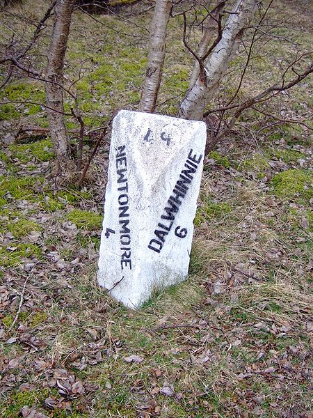 File:Milestone on old A9 between Newtonmore and Dalwhinnie (4 and 6) 3 - Coppermine - 11219.JPG