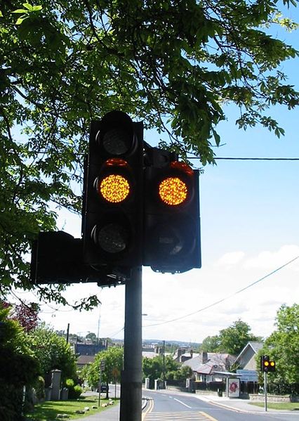 File:New LED traffic lights, Dundrum, Dublin - Coppermine - 12454.jpg