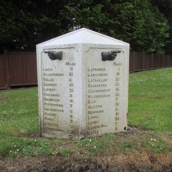 File:Waymarker, Higham Toll.jpg