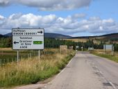 A939 Tomintoul - Advance direction signs.jpg
