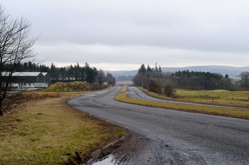 File:B7078 former dual carriageway 1.jpg