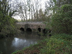 Heyford Bridge over River Cherwell looking south - Geograph - 77694.jpg