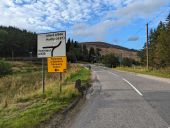 A939 Corgarff - Advance direction sign from south.jpg