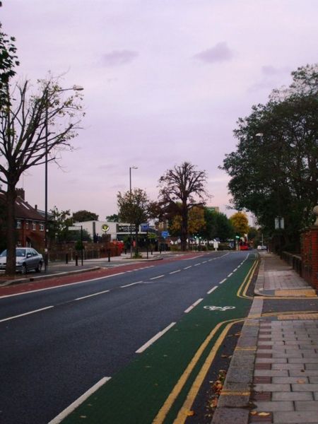 File:London Road, Brentford - Geograph - 1013285.jpg