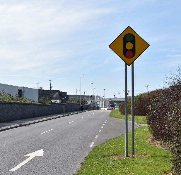 File:Bond Road botched traffic signals sign.jpg