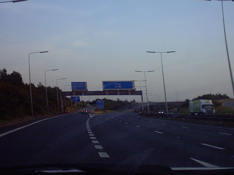 File:Coming off the motorway - Coppermine - 6317.JPG