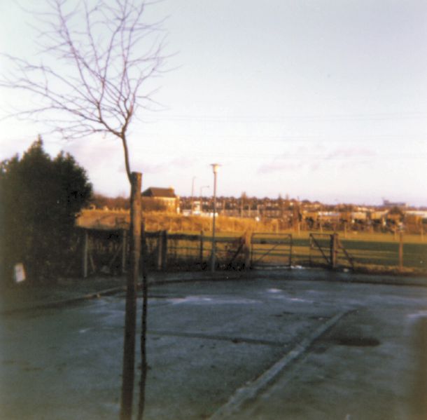 File:197311 - Bottom of Maybank Avenue - view of Roundabout and Charlie Brown's Pub.jpg