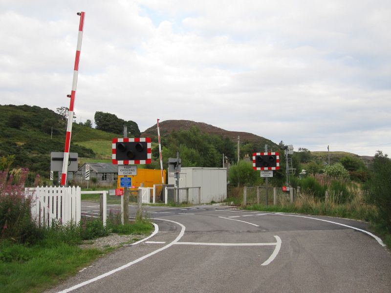 File:Rovie Level Crossing 2014.jpg