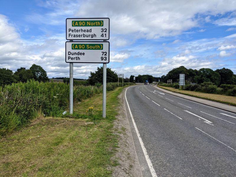 File:A947 Dyce A90 Route confirmation sign.jpg