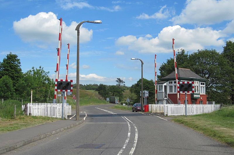 File:Blackford level crossing.jpg