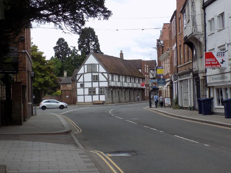 File:D1035JPG Tewkesbury church street.jpg