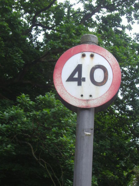 File:Pre-Worboys speed limit Bishops Avenue - Geograph - 1324628.jpg